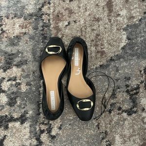 Black ballerina shoes